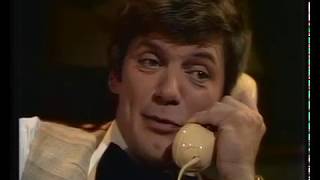 Bosse Parnevik ringer Annifrid (ABBA) som Charlie Norman