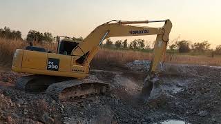 แข็งก็เอาไหว กับ KOMATSU PC200 - 7