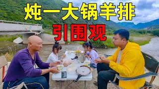 中巴车自驾高原，车里炖一大锅羊排，吃饱喝足去泡温泉【穷游的似水年华】