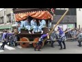 3371佐原の大祭（秋祭）：新上川岸の人形山車・牛天神が香取街道を行く。高六商店前で踊る。h27swr12