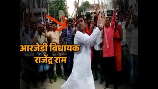 Kaun Jitega 2019: RJD MLA entertains public with his amazing 'lathi act'