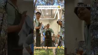 gak sengaja ke pegang 🤣🤣 #lucu #lucuabis #shortsvideo #comedy #fypシ゚viral #shorts #short #random