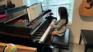 Arianna Feng 4 years old plays 康康舞曲（新路径钢琴基础教程1）