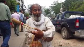 এককালে বাংলাদেশের গ্রামে-গঞ্জে দেখা যেত একতারা হাতে বাউল-ফকিরদের। আজকাল আর তেমন দেখা যায় না। কিন্তু