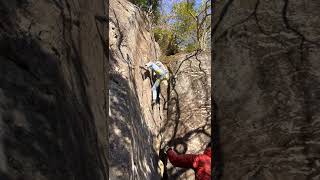 湯河原幕岩 ゲイシャワルツ（5.11b）