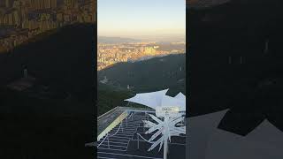 韓國大邱前山纜車上站的露天咖啡座景觀。View of the outdoor cafe at the top of the Maesan Cable Car in Daegu, South Korea