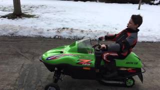 2000 Arctic Cat Z120 Snowmobile tooling around the neighborhood watch out for Police!