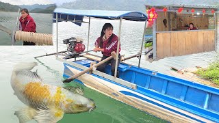 After one night the hydroelectric plant released water and the girl had to move her floating house.