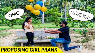 Proposing Prank On Cute Girl Turns into Robbery - Lahori PrankStar