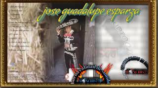 José Guadalupe esparza con mariachi