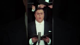 A young #Pavarotti singing in Verdi's Requiem at Teatro alla Scala in Milan, 1967. 🌹