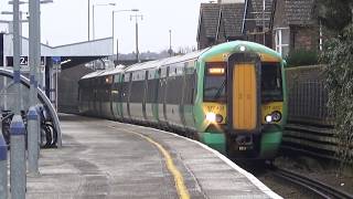 Southern 377433 departing Tonbridge