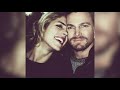 cute moments i stephen amell and emily bett rickards photos