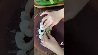 How to Roll the perfect Vietnamese Shrimp Spring Roll | MyHealthyDish