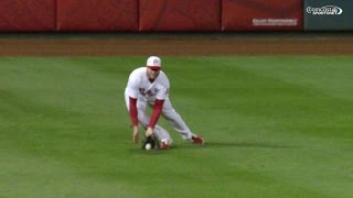 BOS@PHI: Ruf makes a nice running catch in left field