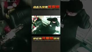 四川宜賓狠人伍勇，犯下八起大案轟動全國，被捕后法庭上瘋狂叫囂 | 完整版:查看評論