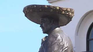 Plaza Alameda unveils statue of Vicente Fernandez