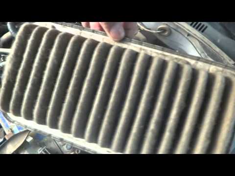 Car Air Filter cleaning. DIY filter cleaning. Car owners. Car Air Filter cleaning. DIY filter cleaning. Car owners.