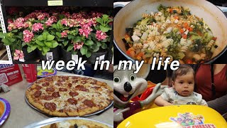 Costco shopping, chicken soup & baby’s first time at Chuck E. Cheese!