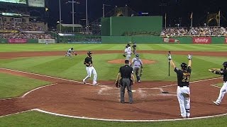 LAD@PIT: Polanco breaks the tie with a two-run single