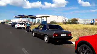 Fila para abastecer no posto Gávea da avenida Adhemar de Barros