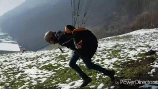 Gleitschirmfliegen am Übungshang in Ennetbürgen