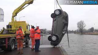 Auto te water Renselweg Winschoten - 8 maart 2013