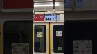 【成東駅発着横クラ235系】横クラJ-08編成　成東駅到着直後のドアボタン開閉操作