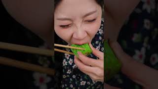 大肠包小肠！苦瓜包甘蔗！佳佳和小胖哥究竟鹿死谁手？ #mukbang #吃播 #food #shorts