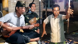 Bapak ini teringat masa mudanya saat Mustamin Temu karya 05 membawakan lagu Polak angen vesi Gambus