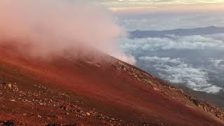 富士山頂上付近雲海と御来光(4K映像)