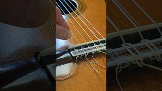 How to Wind Guitar Strings #classicalguitar #guitarstrings #guitarraclasica