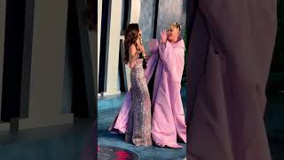 Florence Pugh y Michelle Yeoh tras ganar el Óscar a mejor actriz!