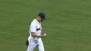 NYY@BOS: Kelly snares Williams' line drive for out