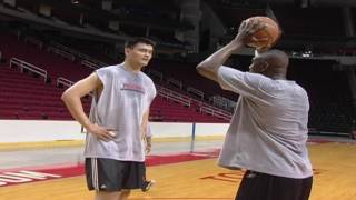 Hakeem Olajuwon Teaches NBA Superstars Post Moves! LeBron, Yao, Kobe, and More!