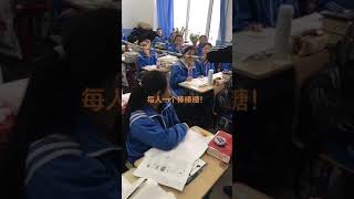 2019即将结束，给每个神兽一个棒棒糖🍭祝同学们快快乐乐！@抖音小助手 #老师 #班主任 #同桌