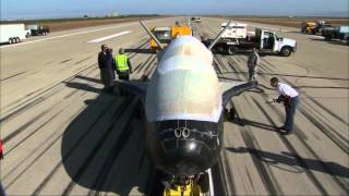 Boeing - X-37B Unmanned Space Fighter Lands At Vandenberg Air Force Base [720p]