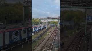 Метропоезд Москва на станции Кунцевская Филевской линии метро. (4к Video), сентябрь 2022