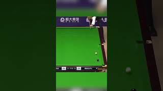 搶黑球決勝負，丁俊暉罕見暴怒，差點就將球桿砸了