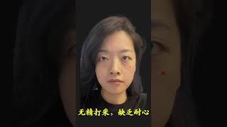 断掌女人的传奇人生，注定是富贵之人，50岁提前退休！非常少见的女人面相，额头尖窄+“覆船口”，一生难得祖荫庇护！