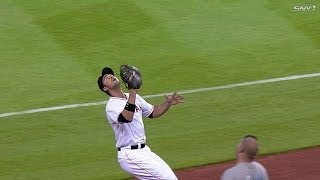 NYM@MIA: Jones makes an over-the-shoulder catch