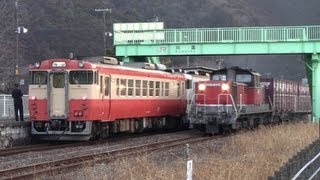 ～名物列車同士の交換風景～ JR川添駅 (2013.2.3)