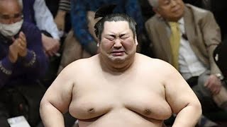 Sumo wrestler cries after winning his first title / Emotional