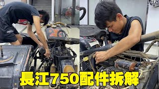 撿來的三輪車開始拆解。 這車鬥品質真好，三大錘下去沒有變形！ #梁曉東