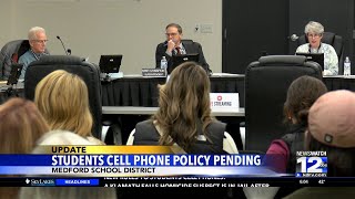 Medford School District Board discusses revisions to cellphone policy