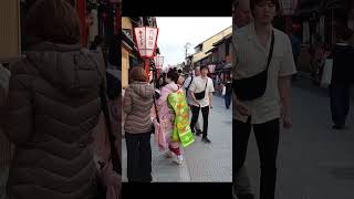 Tourist interacted with a Geisha in Gion Hanamikoji of Kyoto, Japan #Shorts