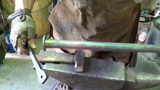 Blacksmithing - Forging A Rivet Header And Making Rivets