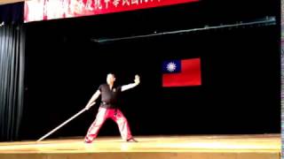 Dr. Mike Lee performed 昆吾棍 and 形意五行剑 10102015