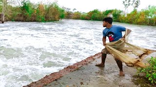 Unbelievable Cast Net Fishing - Fisherman vs River Catch Netting
