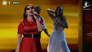 Bailarina ficou com as mamas à mostra em direto no The Voice